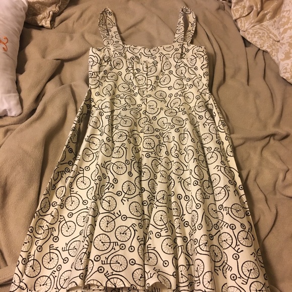 Dress - Picture 4 of 7
